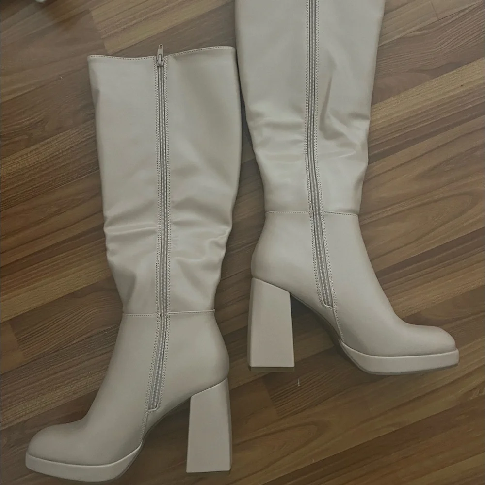 Women's Knee-High Platform Heeled Boots in Light Beige - Picture 3 of 6